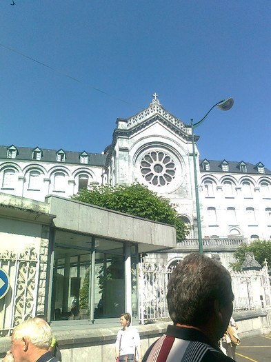 LOURDES (1); o alta biserica
