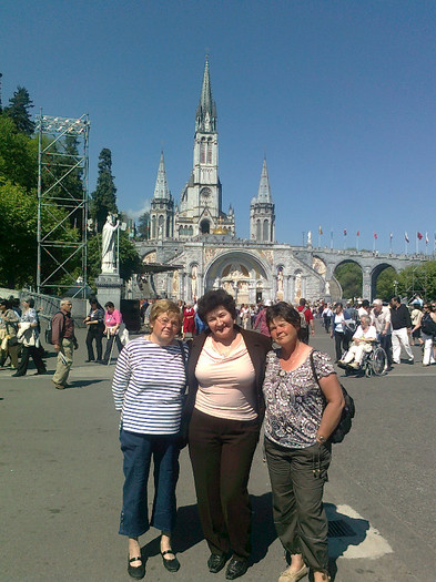 LOURDES (4); Eu, cu doamnele
