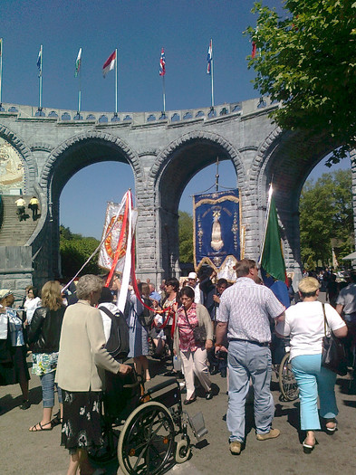 LOURDES (10); spre grota
