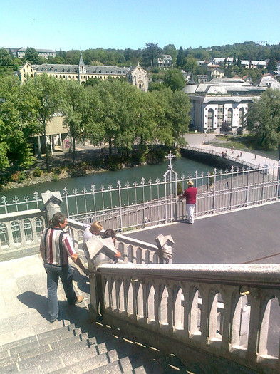 LOURDES (61); coboram...
