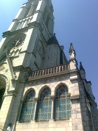 LOURDES (64); o aripa...
