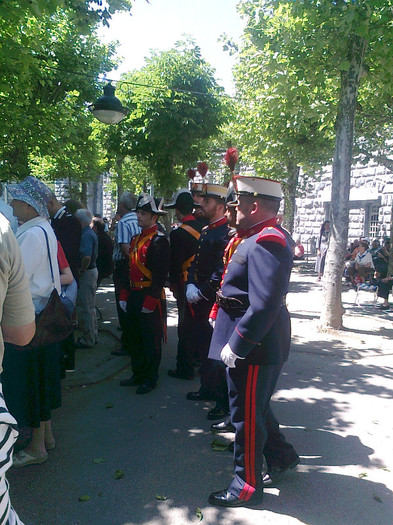 LOURDES (73); lume...
