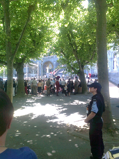 LOURDES (78); parca tot la umbra e mai bine
