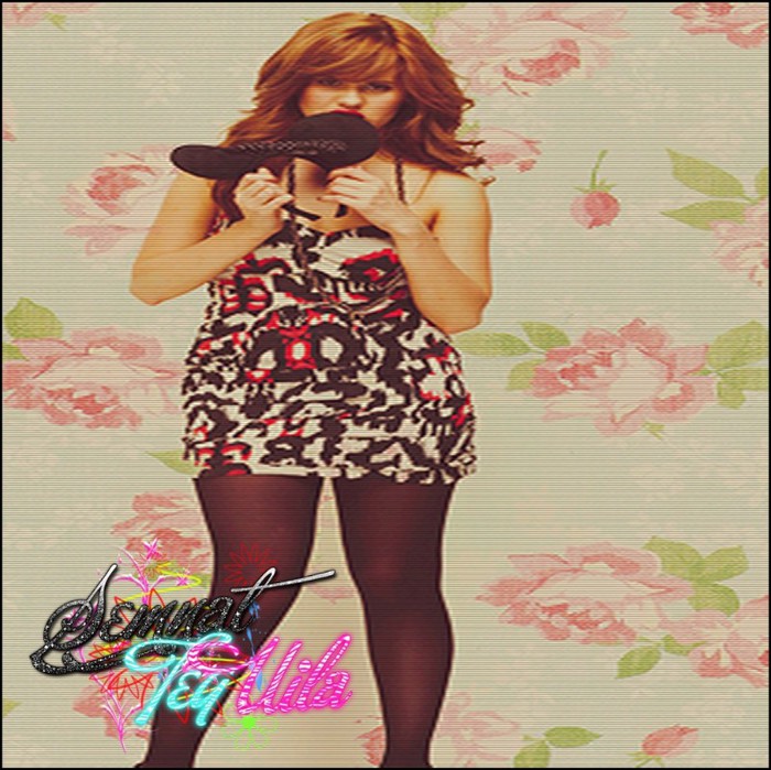 _ _ . [ . se dăă cu capu de pereţi ;;;;;;) ;<