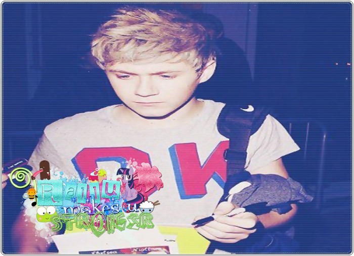 __. Și eu la fel :(( ;3 * o ține de mână * Gata Gata ;3