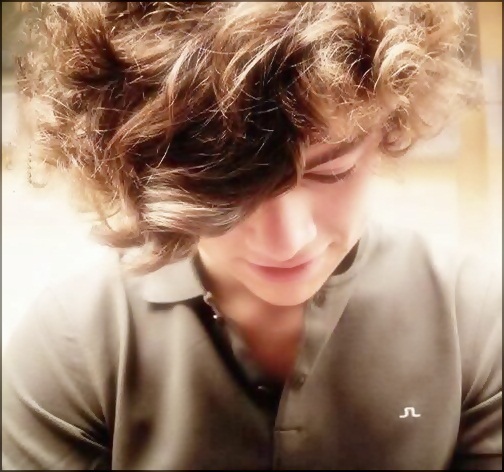 ⇒ ; he-he :3. şi eu fac asta, crede-mă ;;). + neaţa. [liamJAMESpayne.
