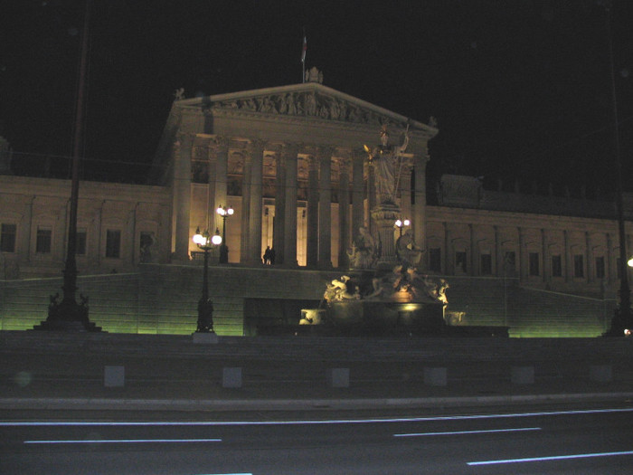 Austria Wiena Parlamentul noaptea-01