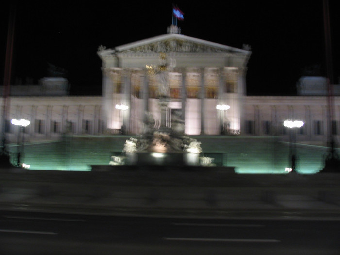 Austria Wiena Parlamentul noaptea-03