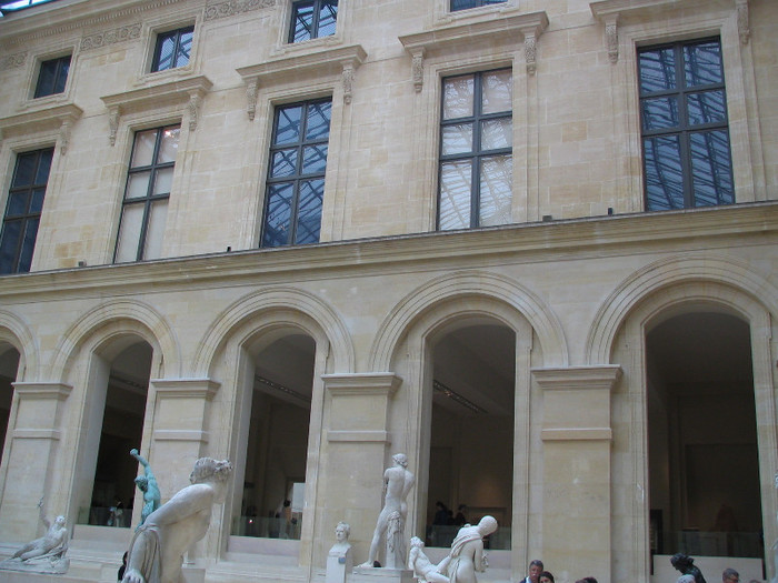 Franta Paris Louvre -23