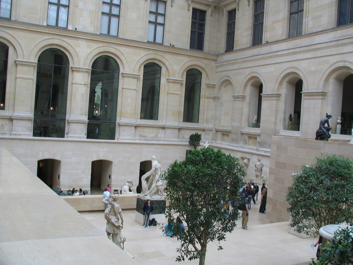 Franta Paris Louvre -24