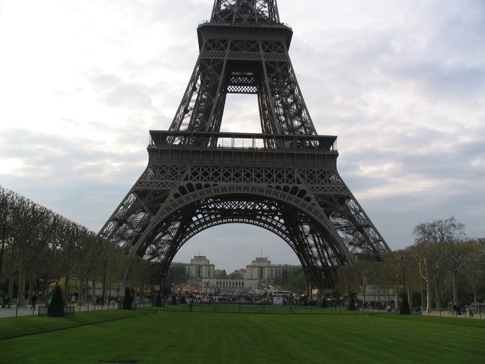 Franta Paris Turnul Eiffel -06