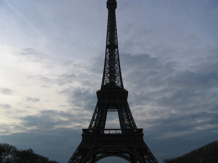 Franta Paris Turnul Eiffel -07