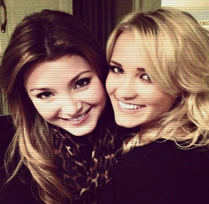 ╠ ˡᵉᵗᵗᶤᵉʰ ╣→ . # lasă telefonul jos şi îi dă un hug strâns lui kattie ; RAPUNZEL ;3 . i missed u ;d 