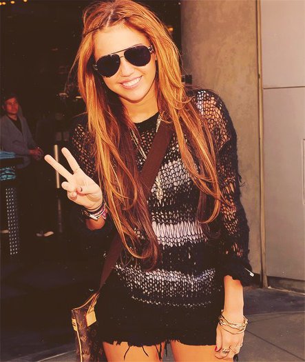 miley-cyrus-662480l - miley cyrus