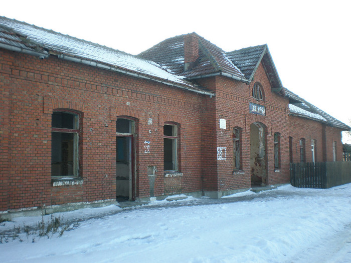 PC301283; Gara Ograda(fata).
