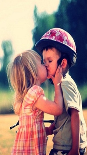 cute-couple-kiss-other - 0 a Echipa KOCHI a 0