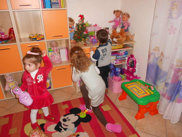 Andrei in vizità la verisoarele lui