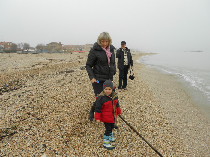 O plimbare la mare - ASTEPTAM CU NERABDARE REINTREGIRA FAMILIEI