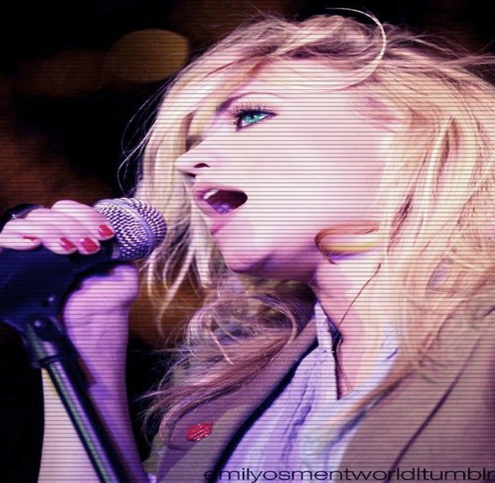 ╠ ˡᵉᵗᵗᶤᵉʰ ╣→ . # mai ia o gură din sticlă apoi i-o dă lui ; ţine aia departe de mine [-x