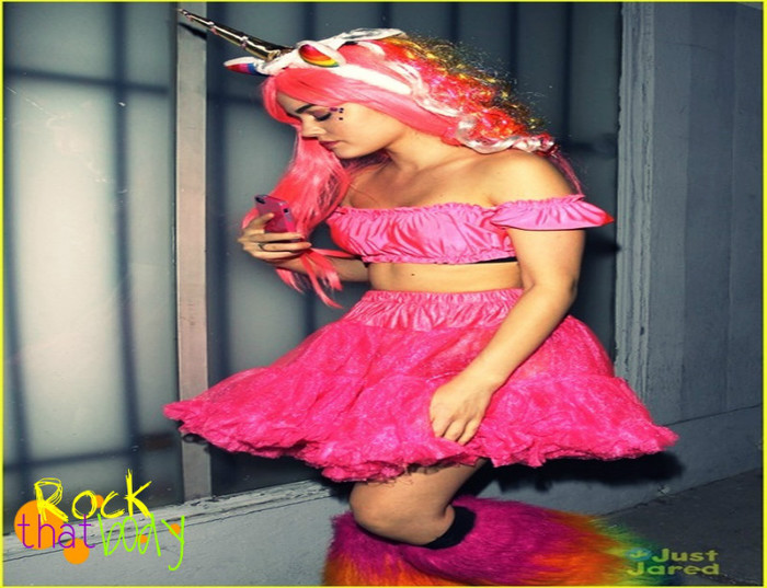 ▼Deci nu sunt copii care dau cu picioarele-n burta?:))▲ii da un sandwich▲#Sukarime