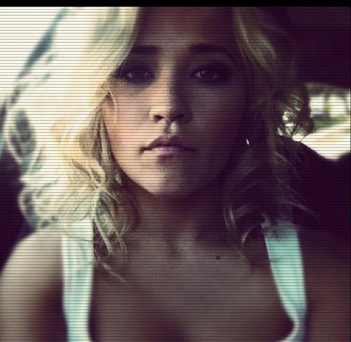 ╠ ˡᵉᵗᵗᶤᵉʰ ╣→ . frate , ce tâmpit eşti 8-) . # se ridică de jos .
