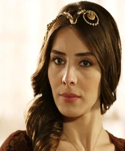 Nur-Fettahoglu-Mahidevran-Haseki-turkish-actors-and-actresses-28639027-416-499 - Mahidevran