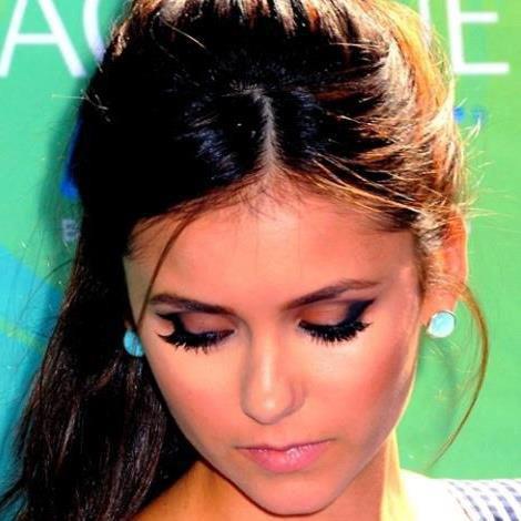 caroline dute sus an dormitor si linistestete - The vampire diaries banda 3