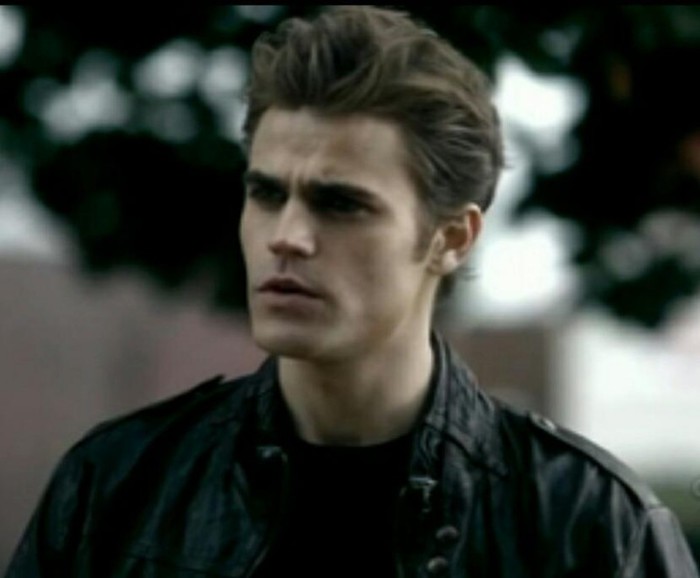 ma duc an camera mea - The vampire diaries banda 3