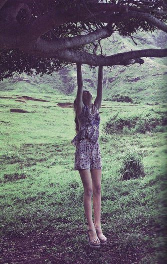 14-2012-ss-i-will-wait-for-you-there-11_large; Sa fim seriosi.Ca si tie iti place. Daca nu ti-ar placea,ai las-o in pace .
