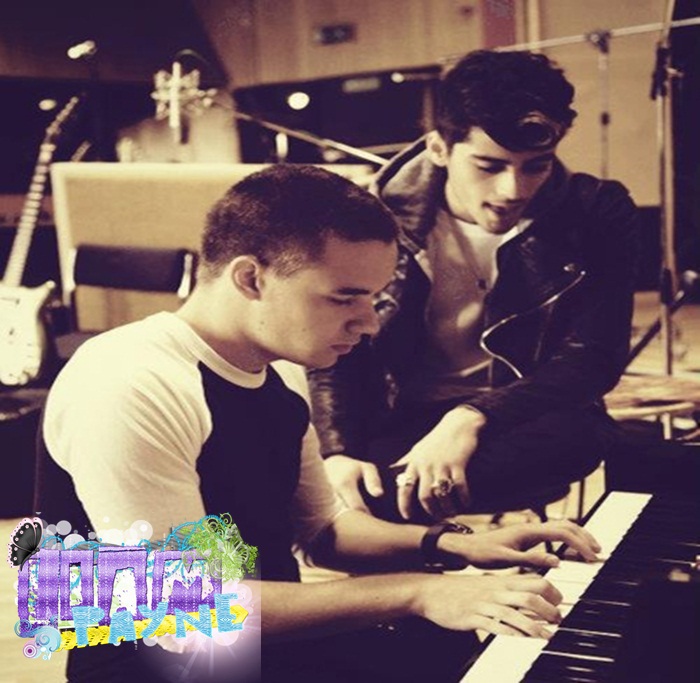 ☇ ∞ . ce treabă am eu cu el ? deci . . . nu =; - huh - liam owns HIS private room