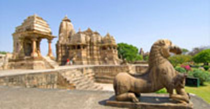 15.Grupul de monumente Khajuraho; The Khajuraho Group of Monuments  is one of the most popular tourist destinations in India. Khajuraho has the largest group of medieval Hindu and Jain temples, famous for their erotic sculptures.
