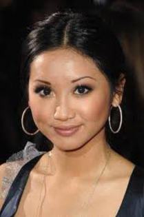 buna sunt brenda song ,an 20 de ani vreau sa ii salut pe cei de acasa - nextopmodelbyflo