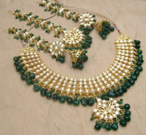 Bridal-jewellery-set-with-green-dress - Seturi de bijuterii