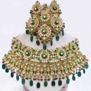 indian-traditional-jewelry-754491-250x250