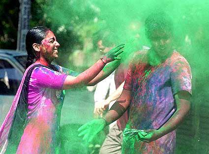 481951_483898541638683_310911256_n - Holi-Festivalul culorilor