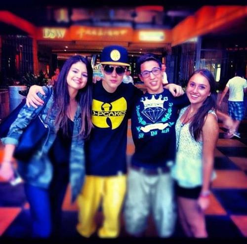 254474_292103970903310_1755206154_n