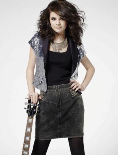 300828_272401872873520_1339034818_n - Selena Gomez