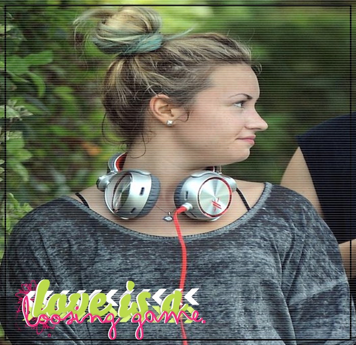 ∞ ♥ 　.; HUH ? ;O ; ai dat în MINE ? # îi dă o castană .