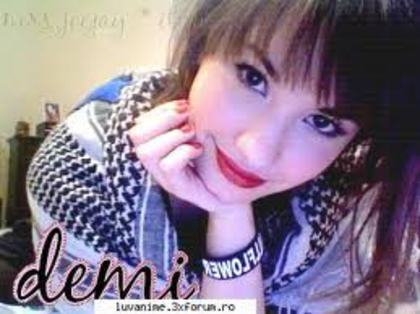pozaigy9735 - Demi Lovato