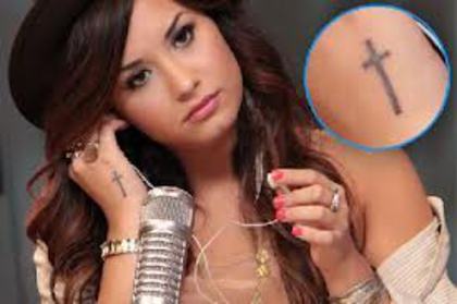 ui;u8o06 6 - Demi Lovato