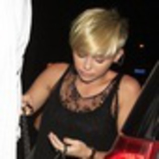 miley-cyrus-591762l-thumbnail_gallery - Miley Cyrus