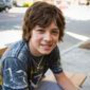 leo-howard-497271l-thumbnail_gallery - Leo Howard