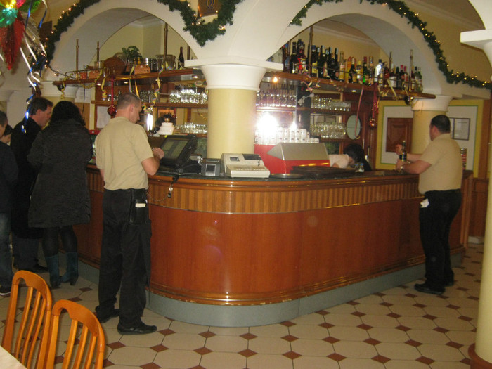 si la bar se lucreaza tare - revelion Ungaria 2013