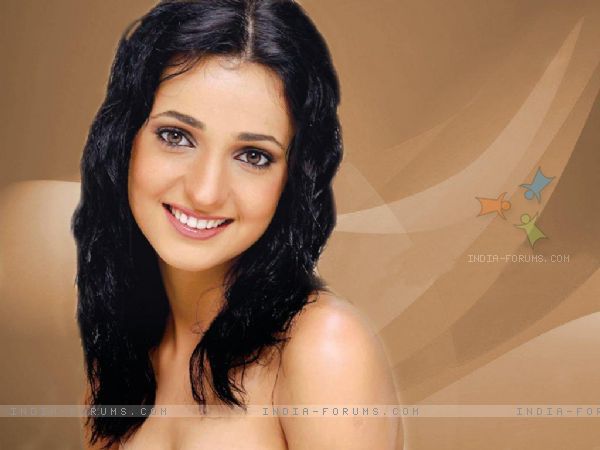 203056-sanaya-irani