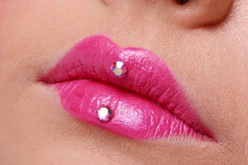 pink-lipstick-with-jewelry