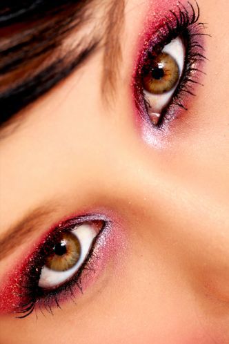 pink-eye-shadow-to-eyeliner