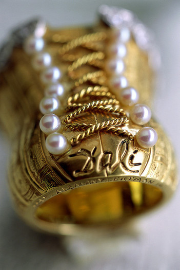 salvador_dali,_inel-corset