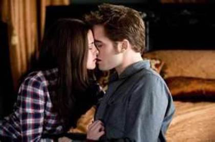 robert-pattinson-edward-and-bella-kiss-kristen-stewart-eclipse - sumerchi