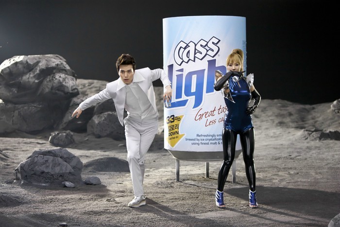 36699-2ne1-cl-for-cass-light-beer-space-tv-commercial - 2NE1 3