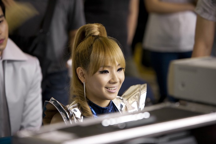 36700-2ne1-cl-for-cass-light-beer-space-tv-commercial - 2NE1 3
